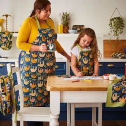 Ulster Weavers Hanging Around Schort Katoen 10 Ulster Weavers Hanging Around Schort Katoen -Keukengerei Verkoop hanging around model 10 1 1