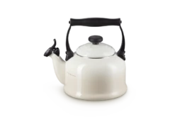 Le Creuset Tradition Fluitketel 2,1 Liter Staal Meringue