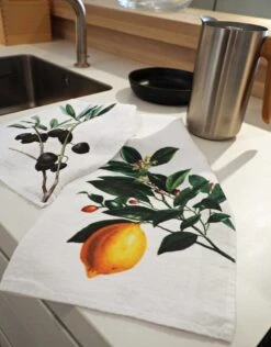 Oldenhof Olives & Lemon Handdoek 42 X 60 Cm Linnen 2 Stuks -Keukengerei Verkoop lemon print linen kitchen towel
