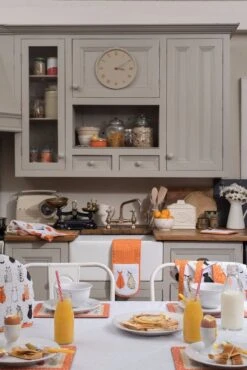 Ulster Weavers Cats In Waiting Schort Katoen Oranje -Keukengerei Verkoop lifestyle ncaw 0023 1 2